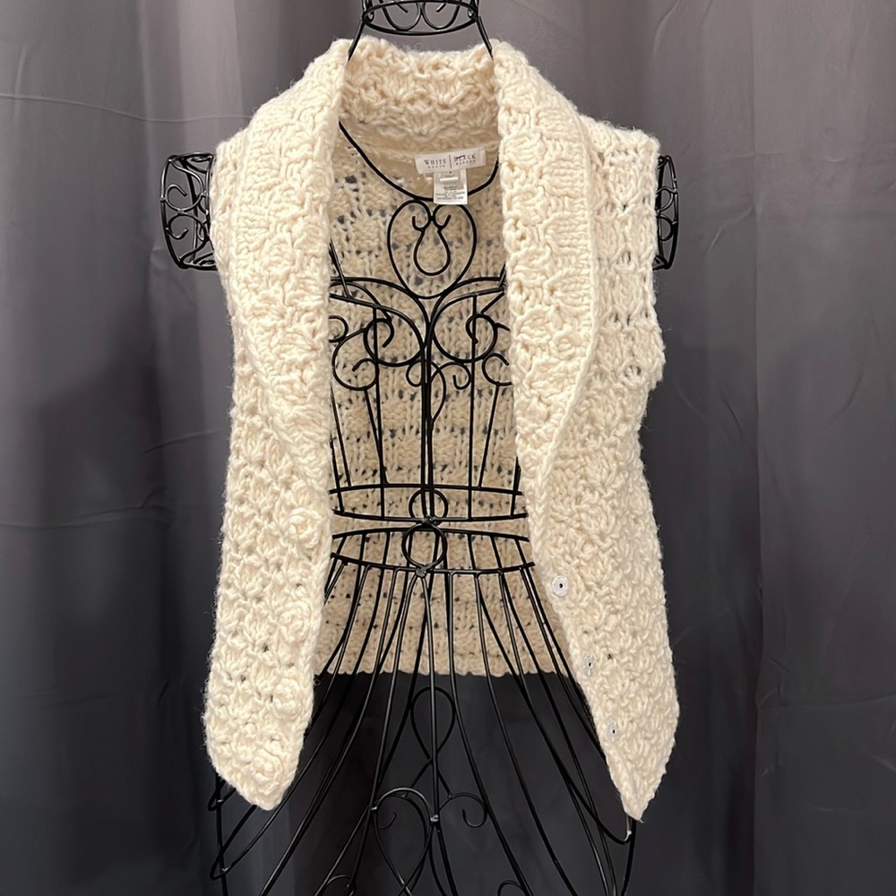 Small White House black market vest